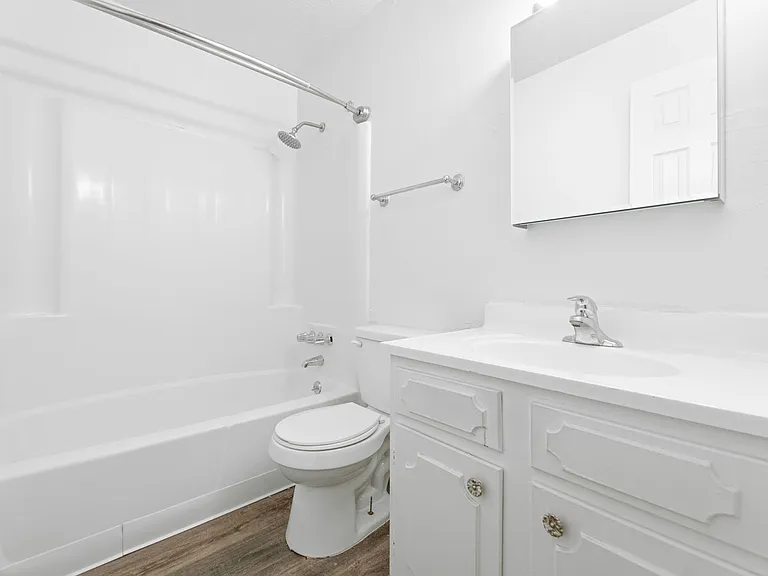 The Hillcrest Apartments — Photo 40