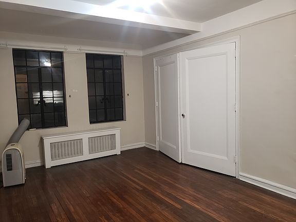 3rd image of 320 E 42nd St APT 413