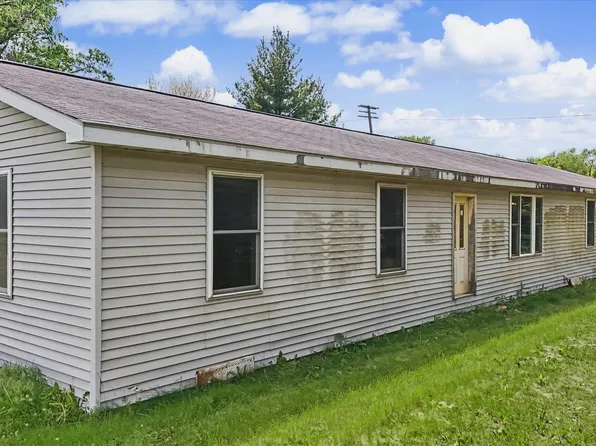 2183 Railroad St, Lodge, IL 61856