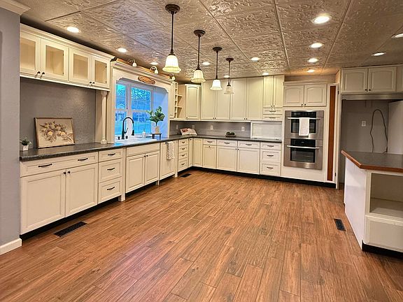 4th image of 802 Broad St