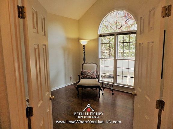 4th image of 129 Pebble Brook Ln