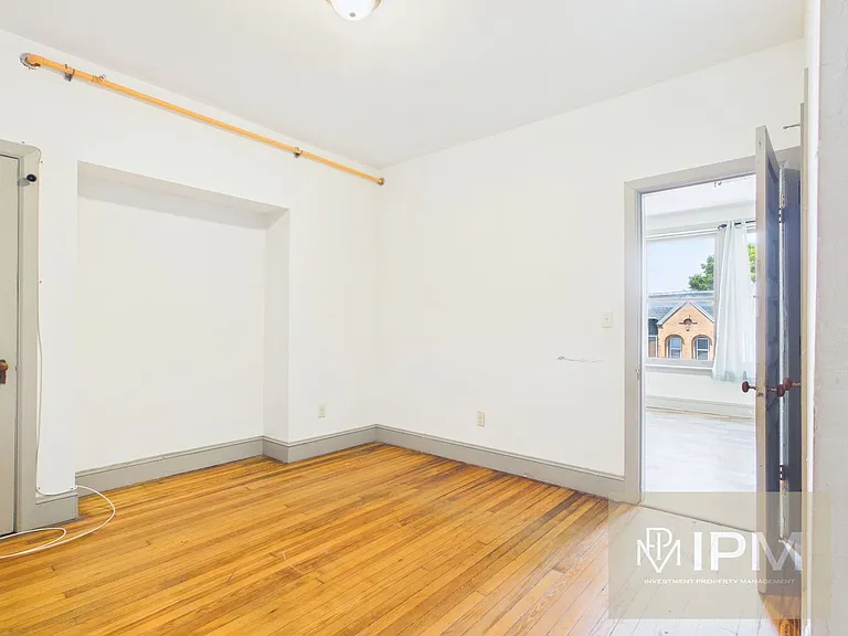 142 E Philadelphia St — Photo 12
