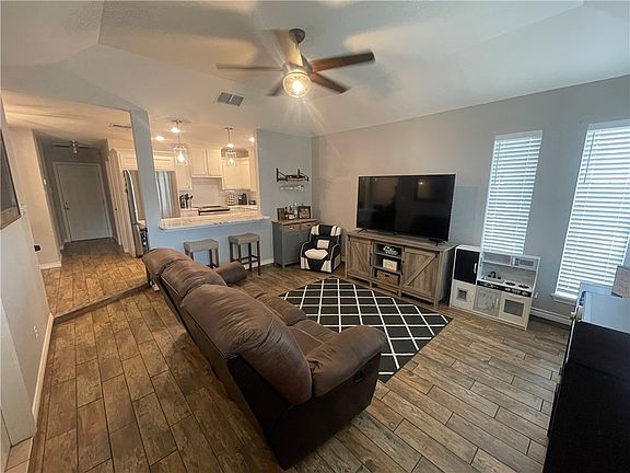 2nd image of 2642 Allencrest Dr