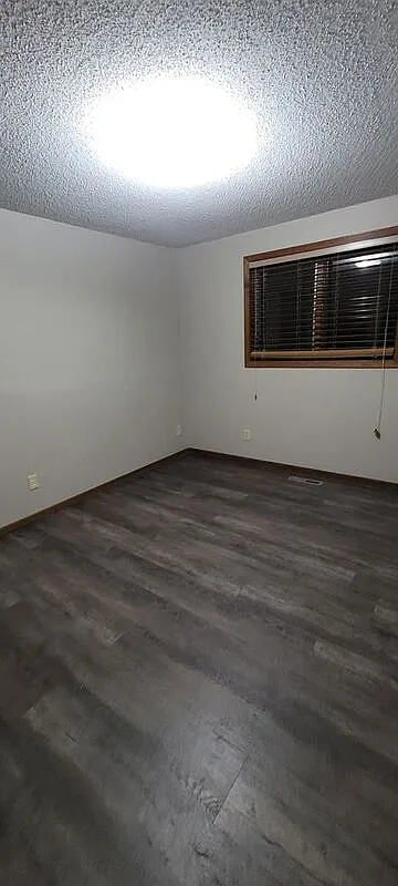 3 bed, 2.0 bath, 1400 sqft, $1,595 — Photo 4