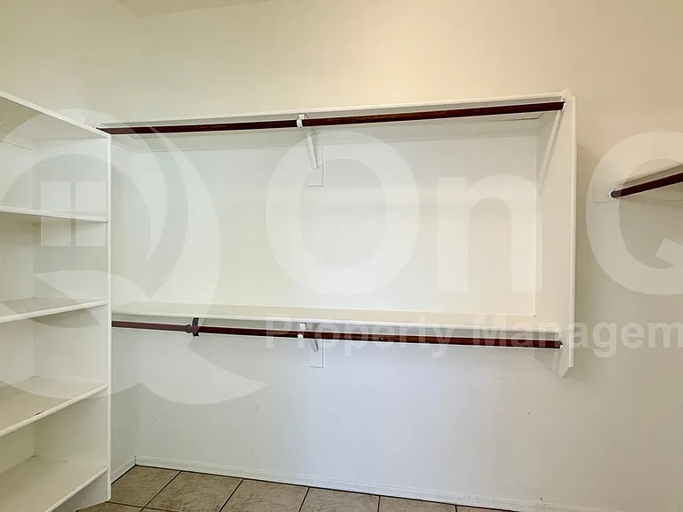1674 E Aloe Pl — Photo 15