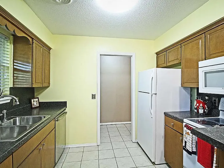 1902 N Oakwood Rd #A — Photo 5