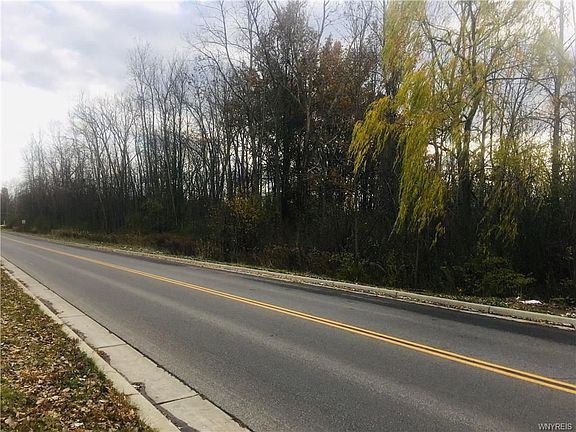 2nd image of 975 Meadow Dr
