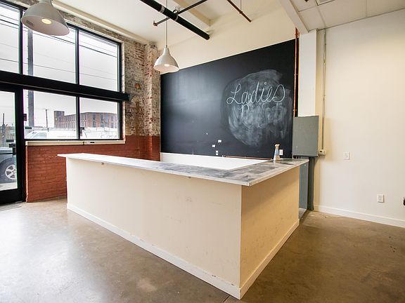 5th image of 3421 Richmond St #107