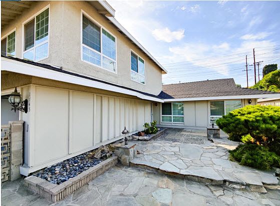 3rd image of 1745 Robinlinda Ln
