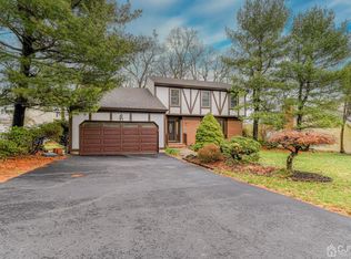 43 Pinecrest Dr, Somerset, NJ 08873