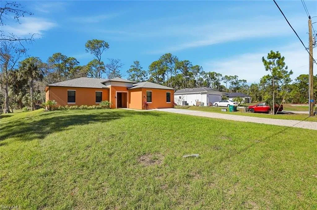 4 bed, 3.0 bath, 1958 sqft, $4,200 — Photo 2