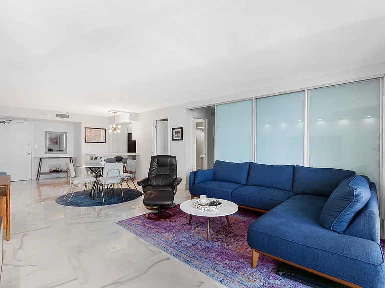 6039 Collins Ave #1527 — Photo 4