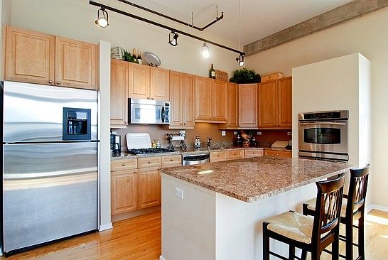 2nd image of 900 N Kingsbury St APT 1175