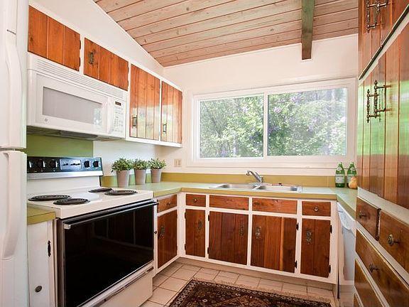 4th image of 3471 Beachhill Dr