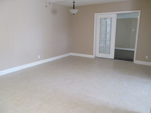 3rd image of 1305 Pauline Way