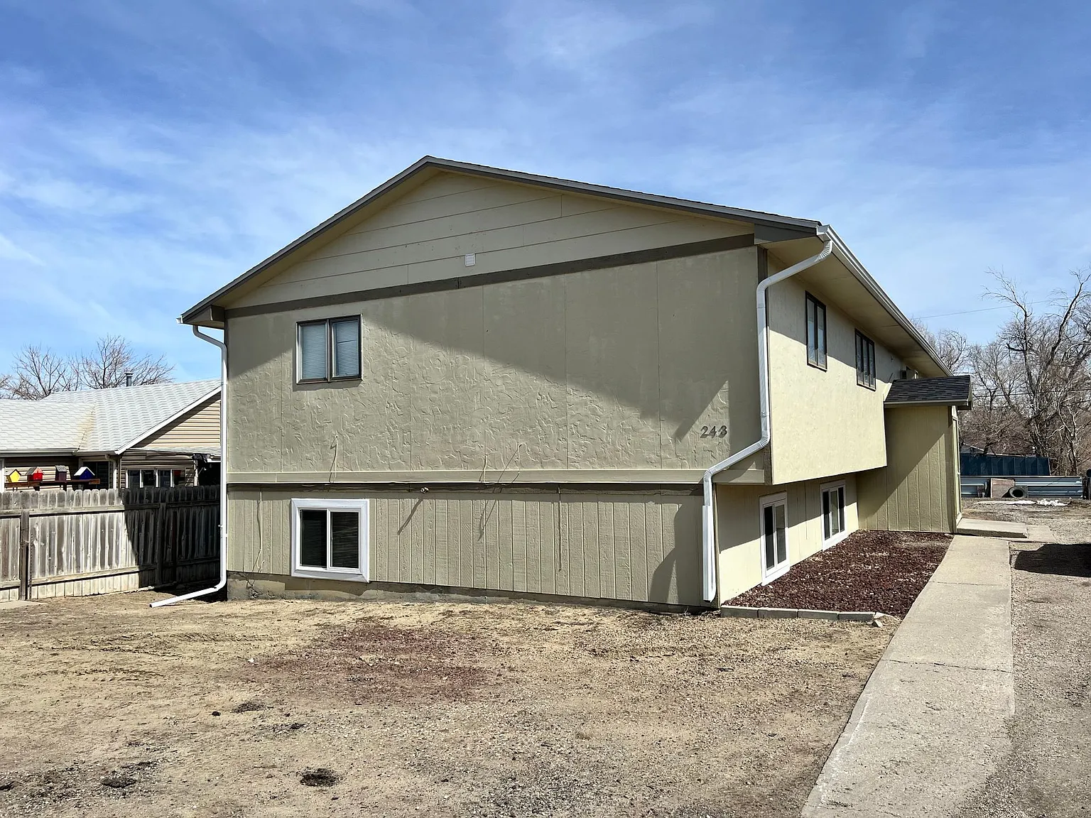Quaint 2 Bedroom located in Mills, Wy — Photo 1