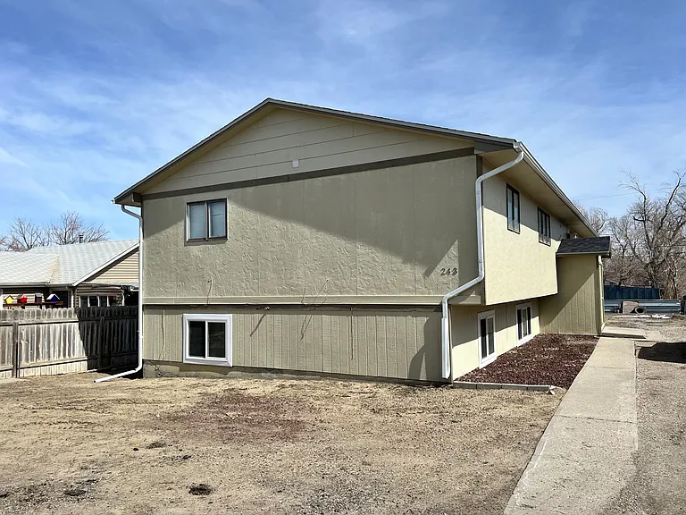 243 S 6th Ave — Photo 1