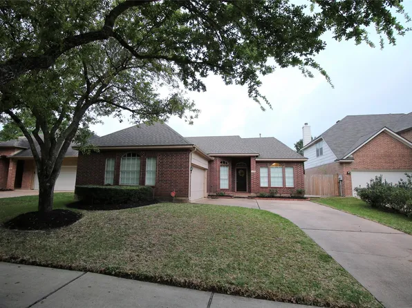 114 Chandler Ct, Sugar Land, TX 77479