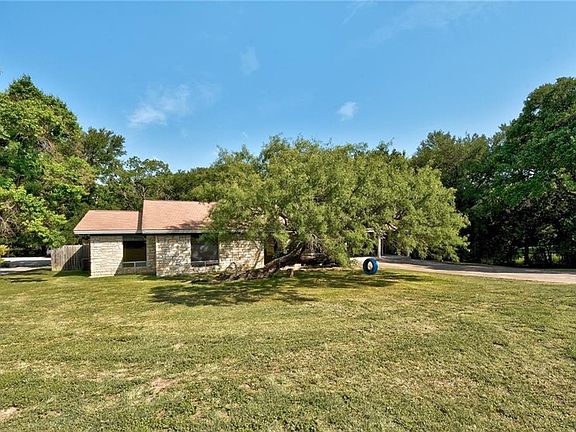 3rd image of 1006 Elm Ln