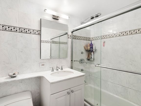 5th image of 330 E 49th St APT 10C
