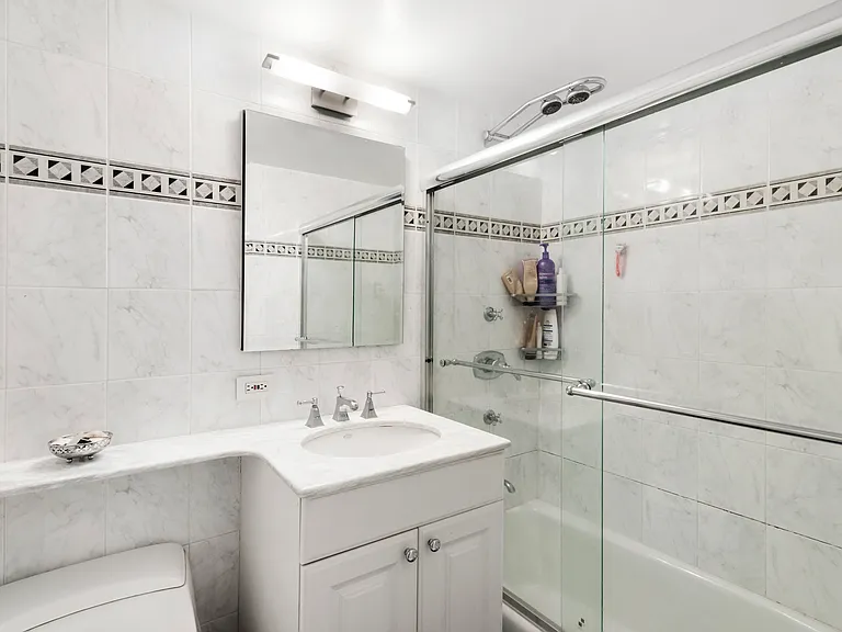 330 E 49th St #10C — Photo 5