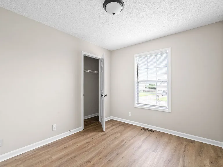 704 Shetland Dr — Photo 12