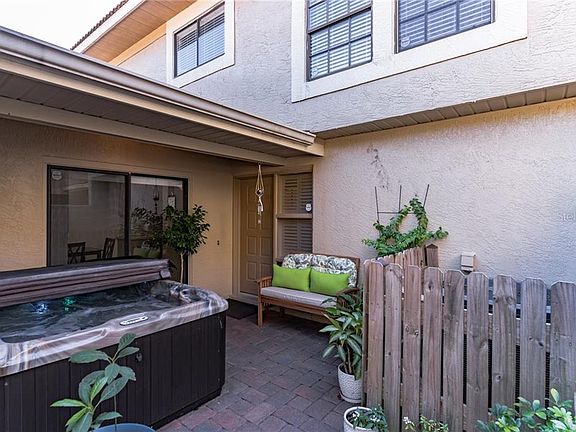 4th image of 8220 Breeze Cove Ln