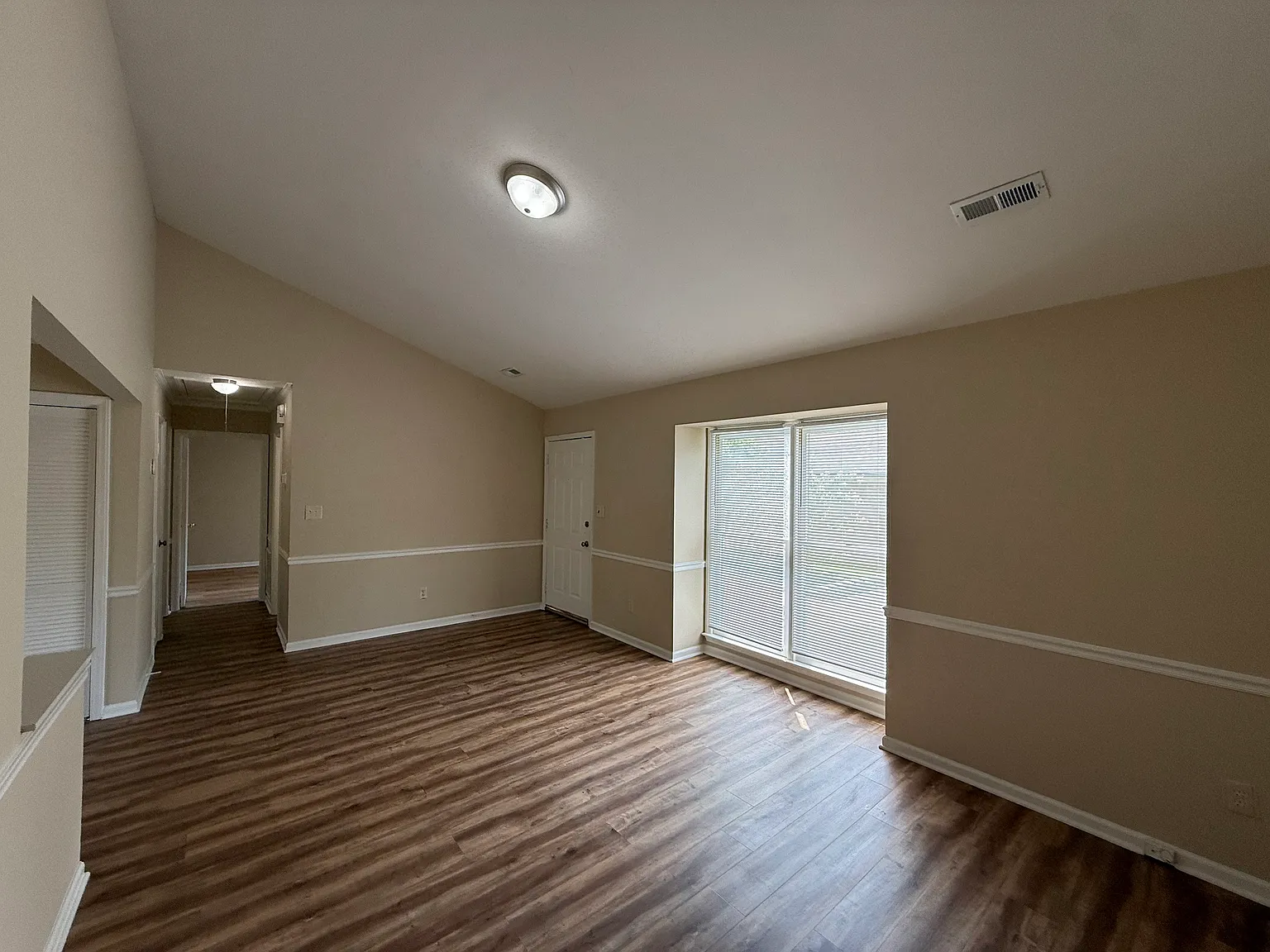 2 bed, 1050 sqft, $1,250 — Photo 3