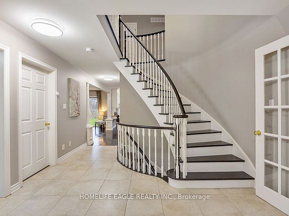 4th image of 20286 Yonge St