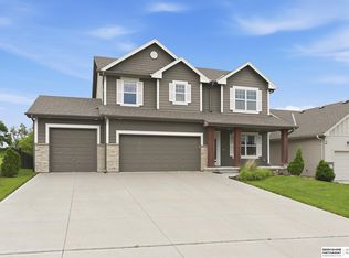 17021 Aurora St, Omaha, NE 68136