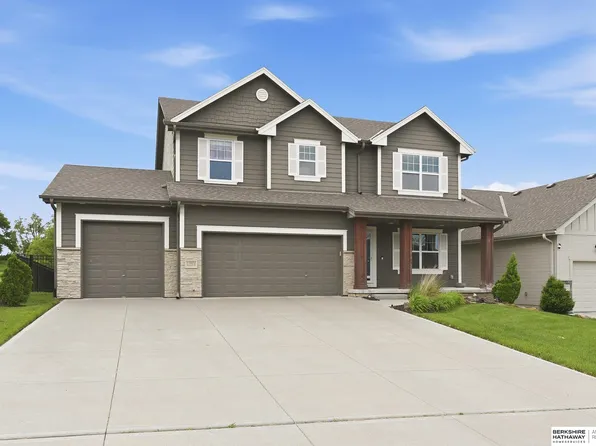 17021 Aurora St, Omaha, NE 68136