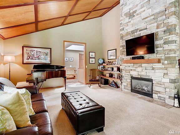 4th image of 2501 Sahalee Dr W