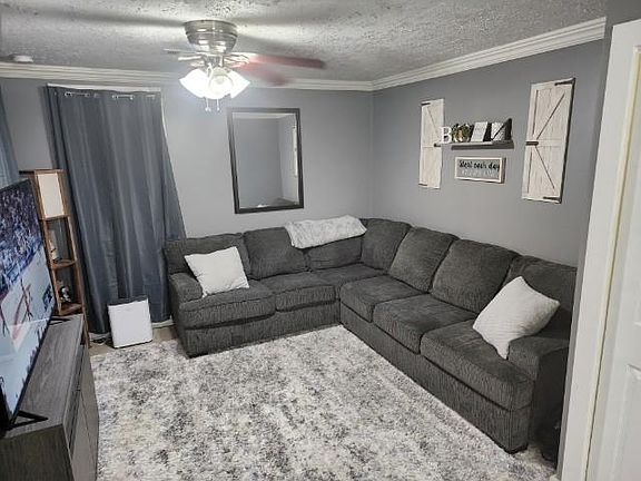 2nd image of 121 Autumn Dr