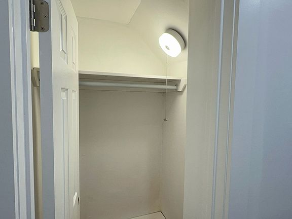 4th image of 1043 Longfellow Ave #2R