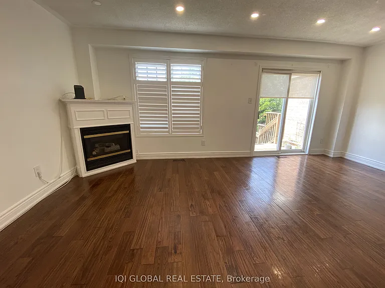 8 Bonello Cres — Photo 5