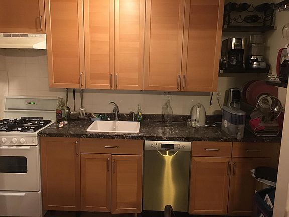 4th image of 352 Carlton Ave