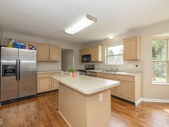 3rd image of 9935 Wellsford Cir