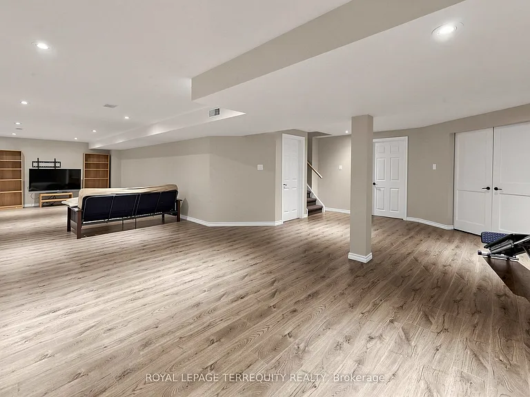 12 Ballantyne Dr — Photo 41