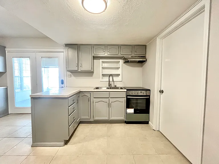 1727 Triangle Cir — Photo 35