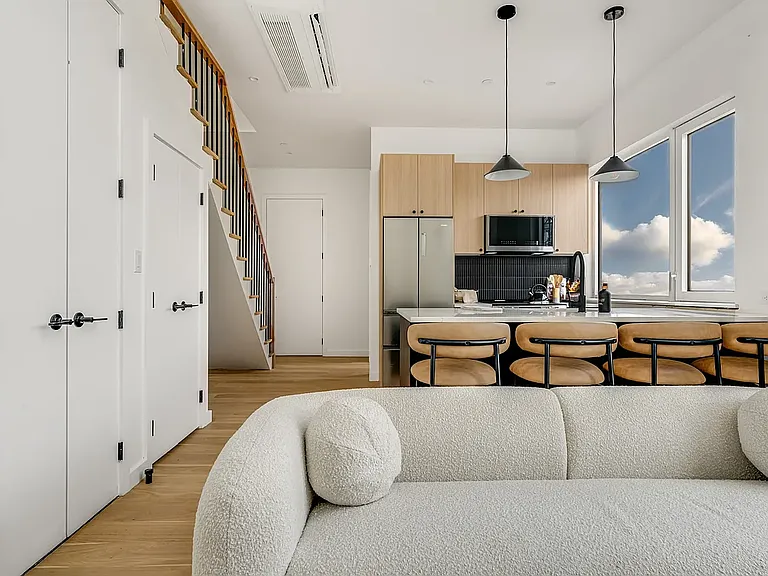 11-14 35th Ave #721 — Photo 2