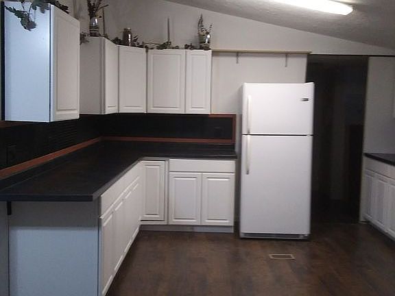 4th image of 3101 Washington St Trailer 102