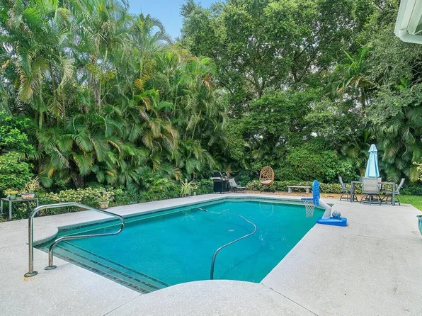 5025 Whispering Hollow, Palm Beach Gardens, FL 33418
