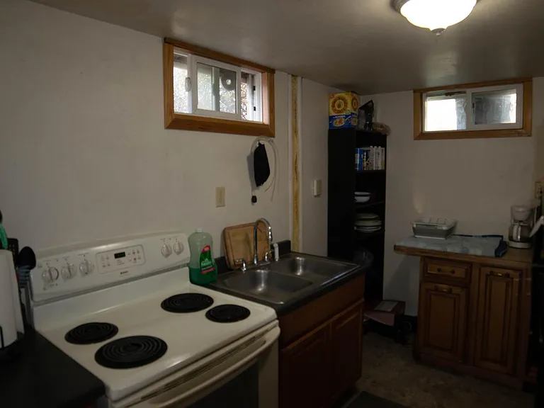 414 S 12th Ave — Photo 13