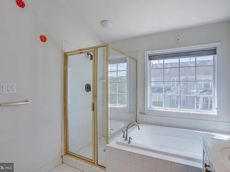 13381 Sir Ramsay Way — Photo 32