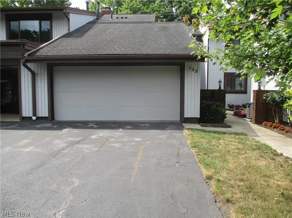 722 Tinkers Ln, Northfield, OH 44067