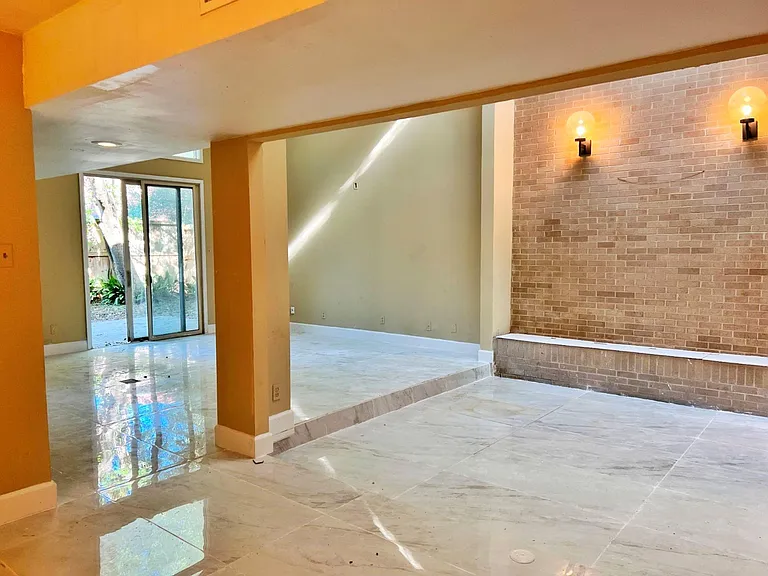4560 Bellaire Blvd — Photo 5