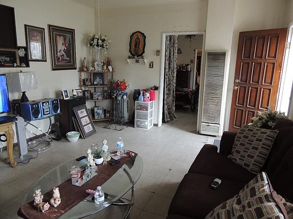 4th image of 2921 Cypress Ave