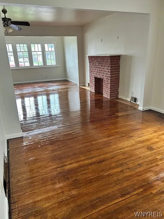 3 bed, 1.0 bath, 2740 sqft, $1,600 — Photo 3