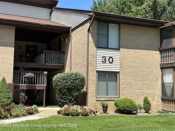 30K Meadow Green Circle, Manalapan, NJ 07726