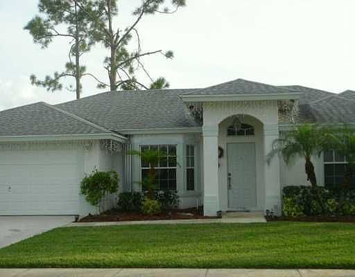 Beautiful Home with Lake View!